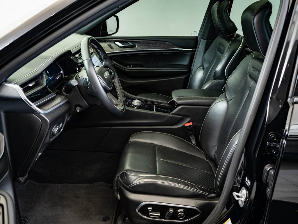 Used 2023 Jeep Grand Cherokee Overland w/ Adv Protech Group III image 19