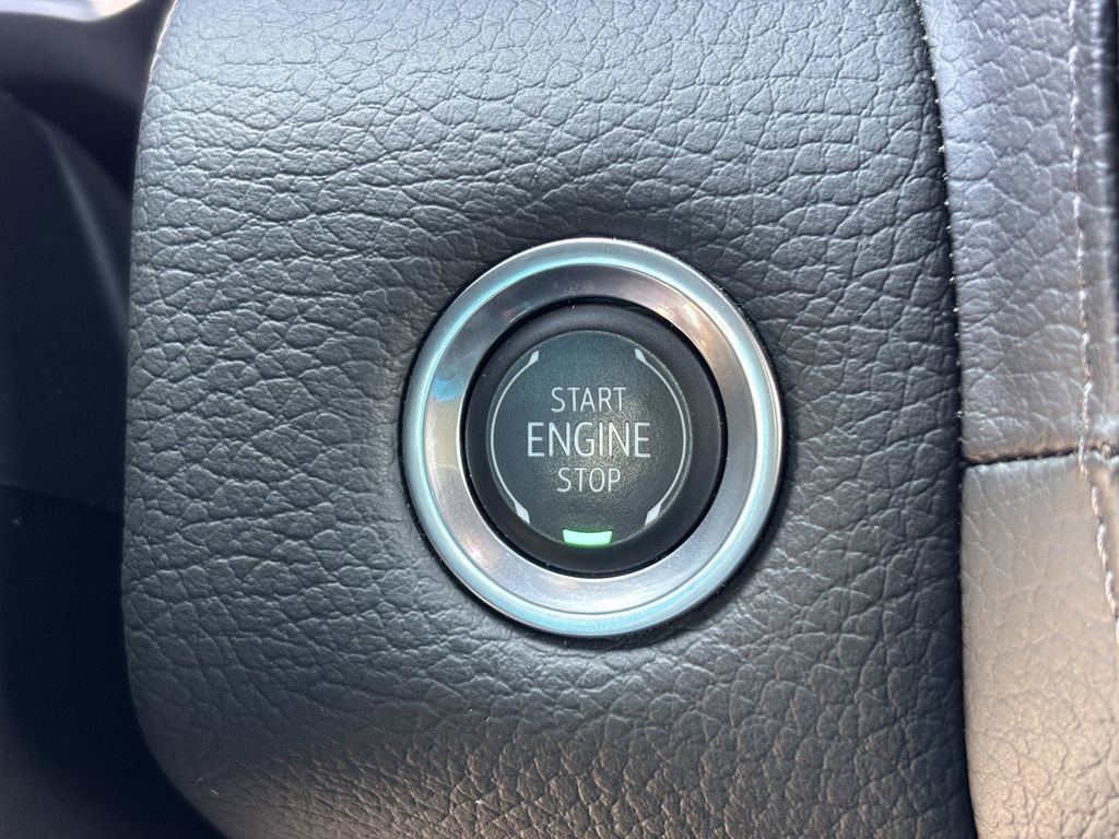 Used 2024 GMC Yukon Denali w/ Advanced Technology Package image 13