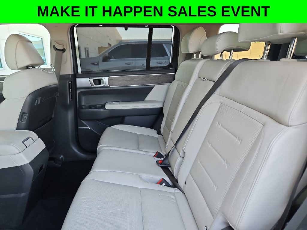 Used 2025 Hyundai Santa Fe Limited AWD/4WD image 15