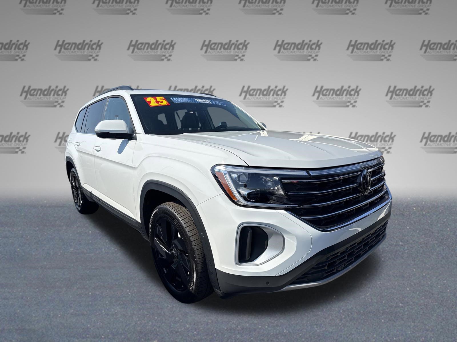 Used 2025 Volkswagen Atlas SE image 3