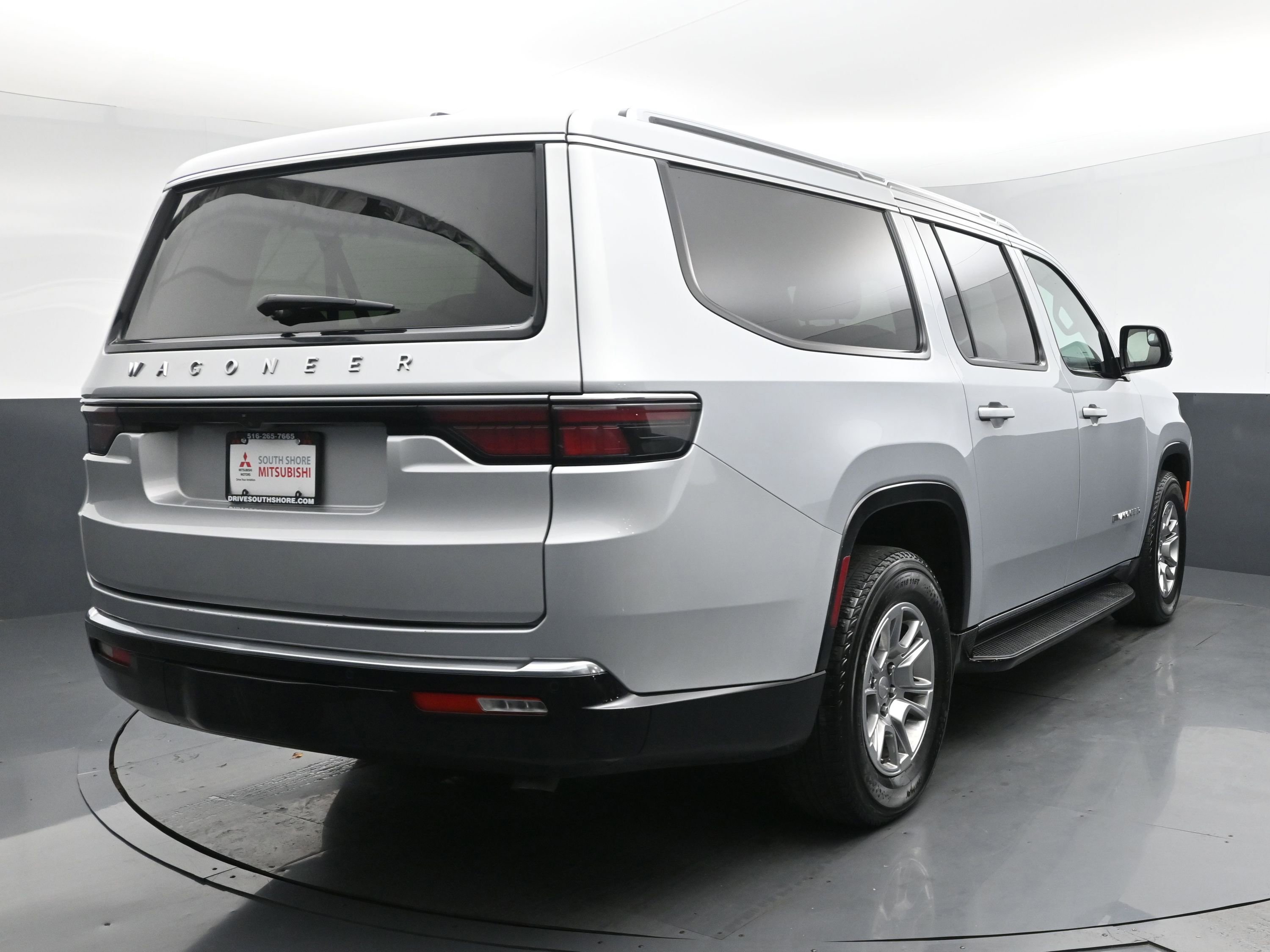 Used 2024 Jeep Wagoneer L 4WD image 25