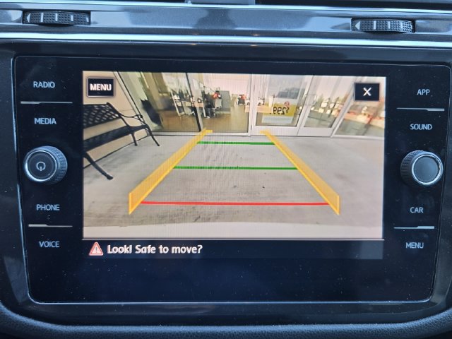 Used 2018 Volkswagen Tiguan SE FWD image 22