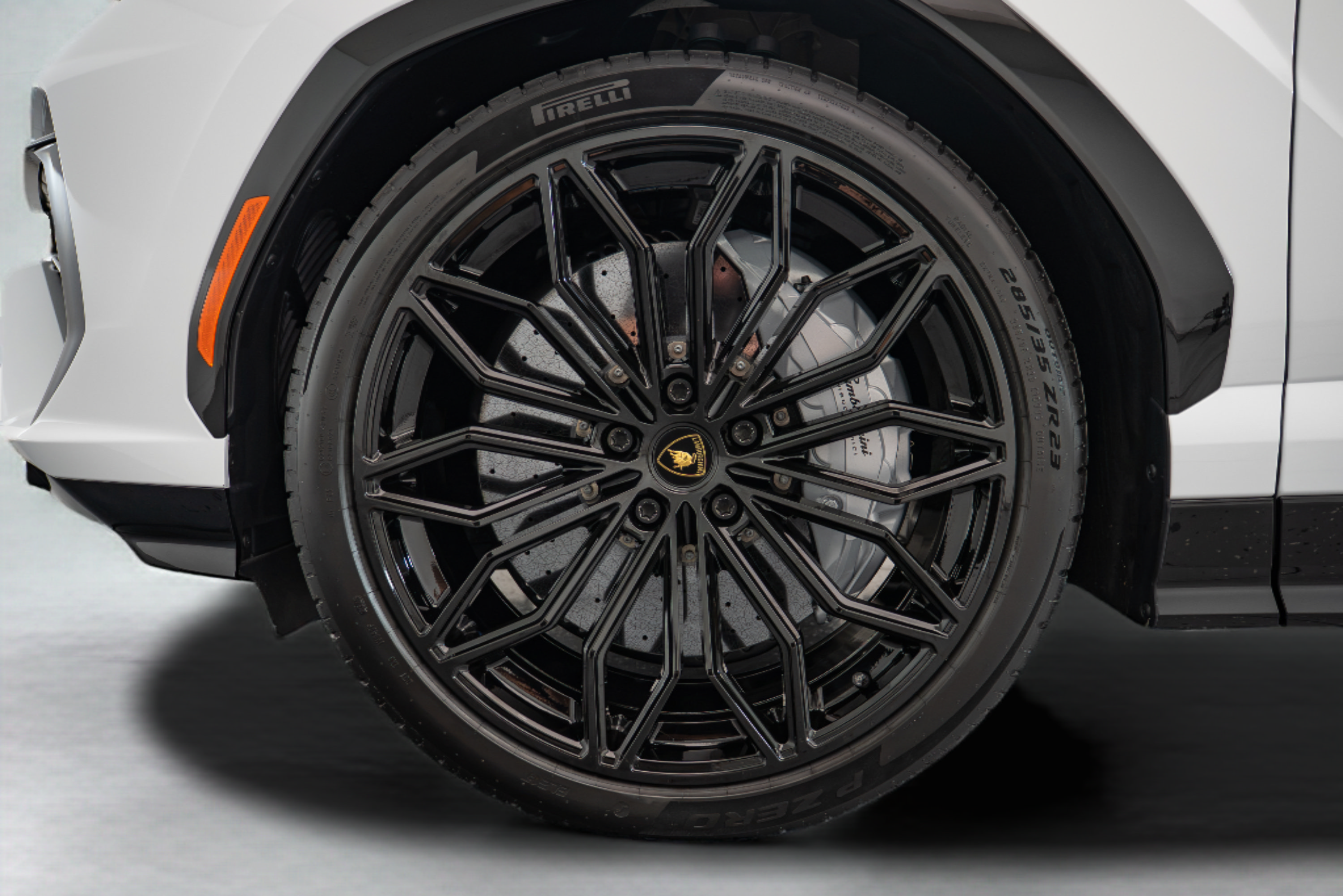 Used 2025 Lamborghini Urus SE AWD/4WD image 22