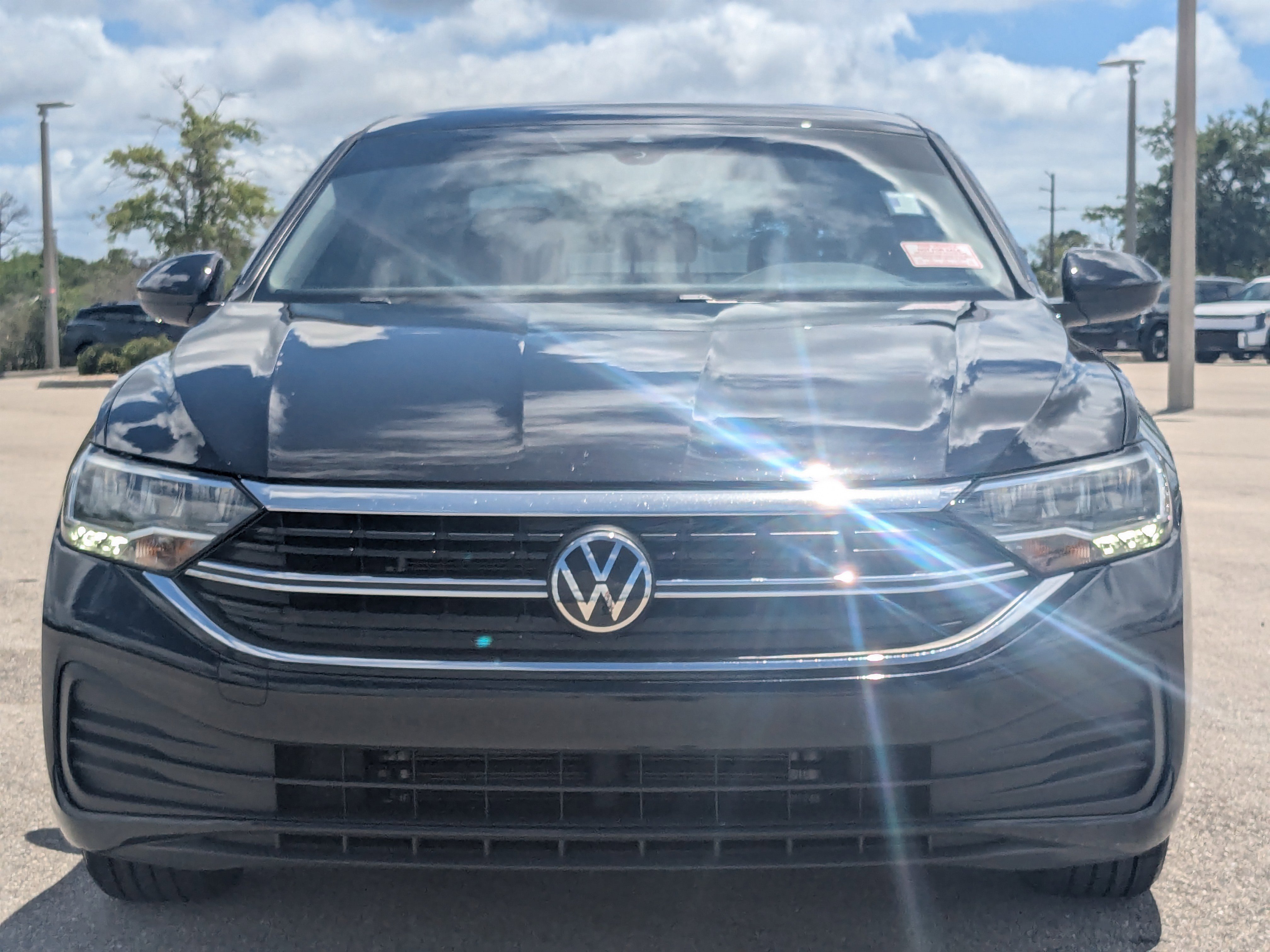 Used 2024 Volkswagen Jetta SE image 3