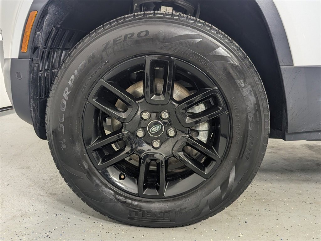 Used 2025 Land Rover Defender 110 S image 9