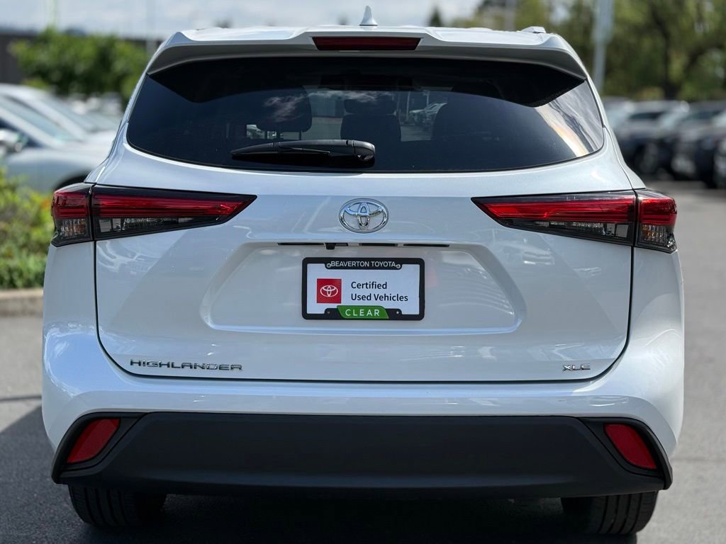 Used 2023 Toyota Highlander XLE FWD image 3