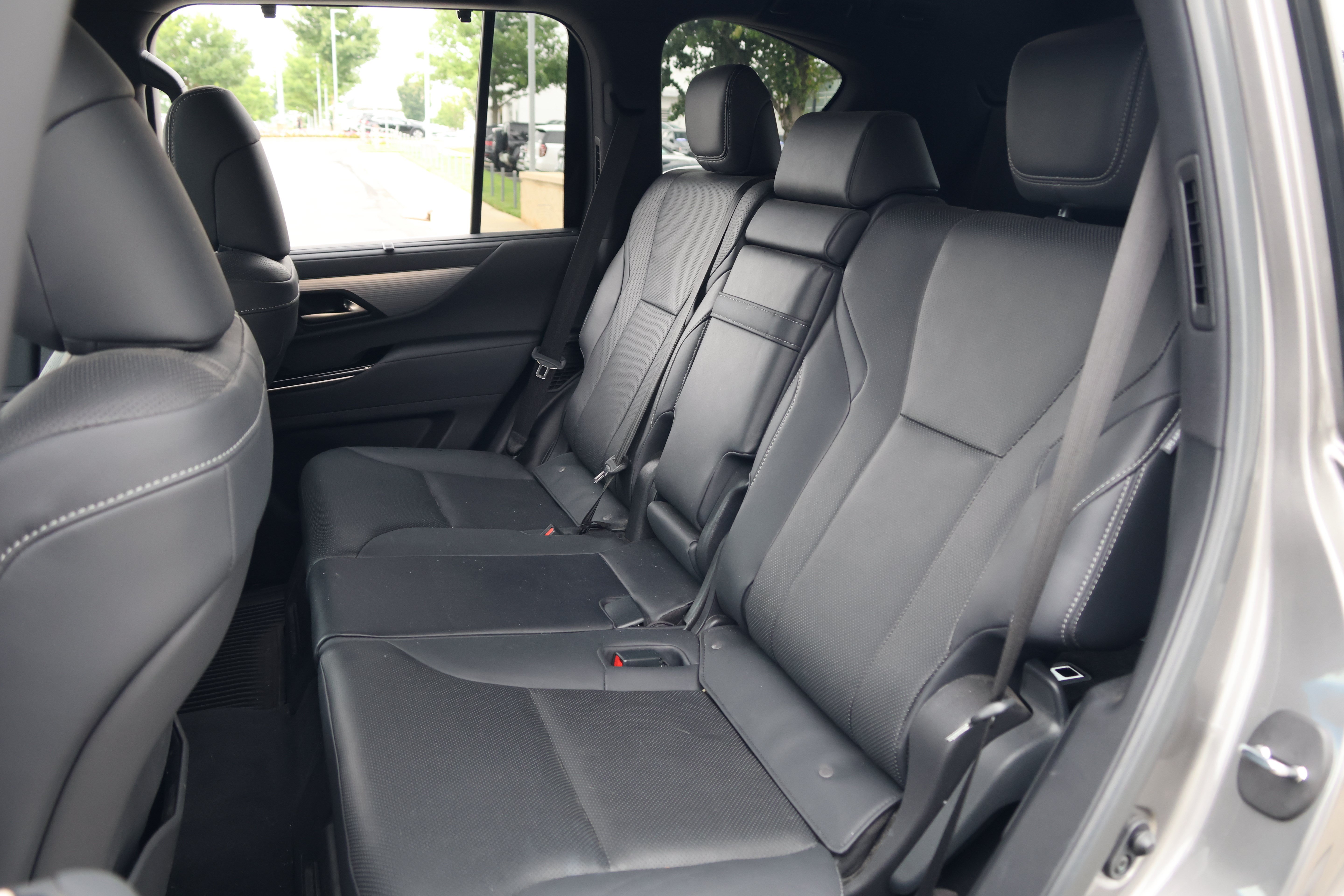 Used 2023 Lexus LX 600 F Sport w/ Accessory Package (Z1) AWD/4WD image 35
