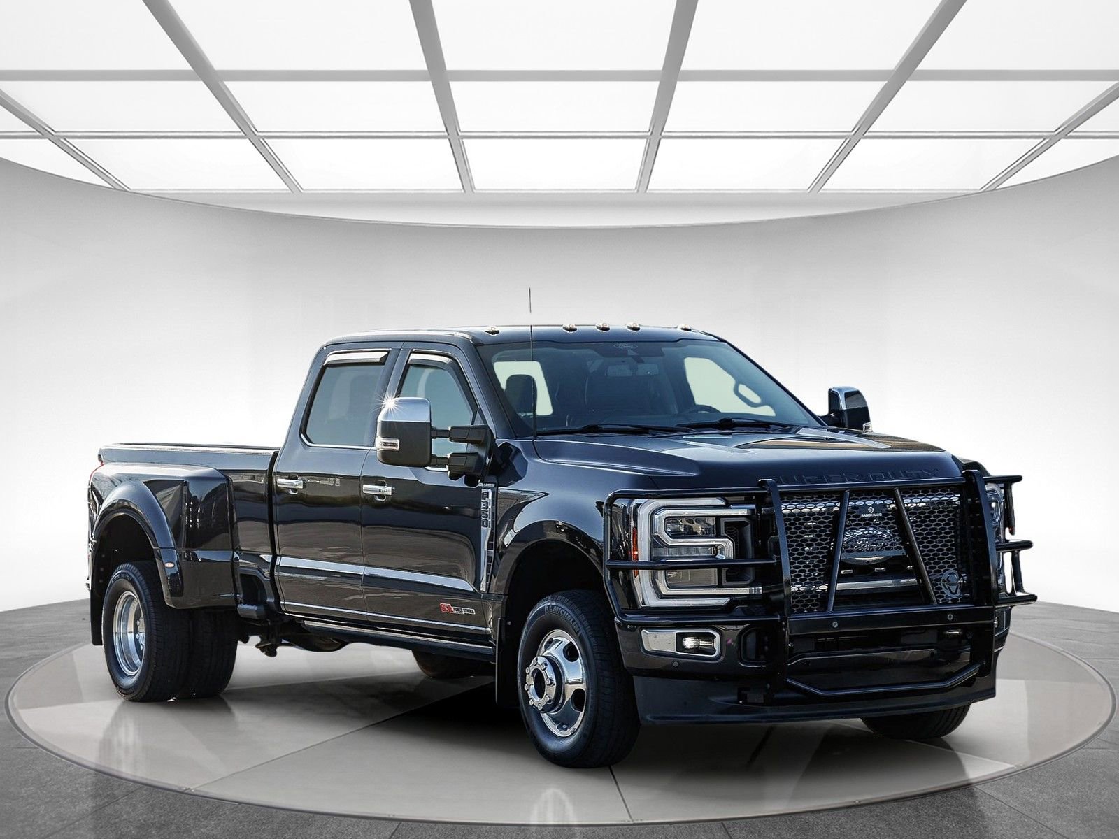 Used 2024 Ford F350 Limited image 5