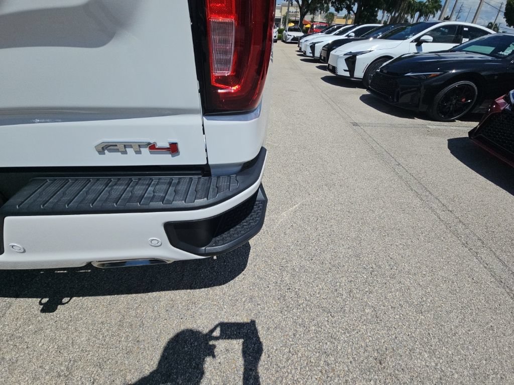 Used 2025 GMC Sierra 1500 AT4 w/ AT4 Premium Package AWD/4WD image 9