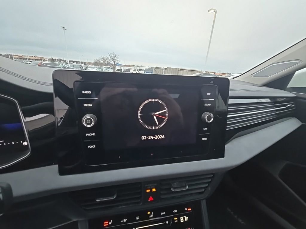 Used 2025 Volkswagen Jetta SE w/ Sunroof Package image 19