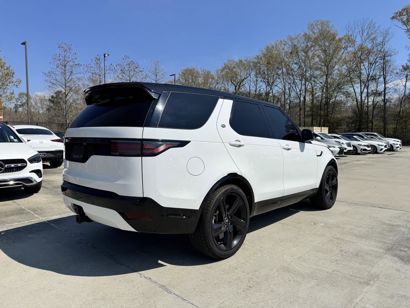 Used 2024 Land Rover Discovery Dynamic SE image 25