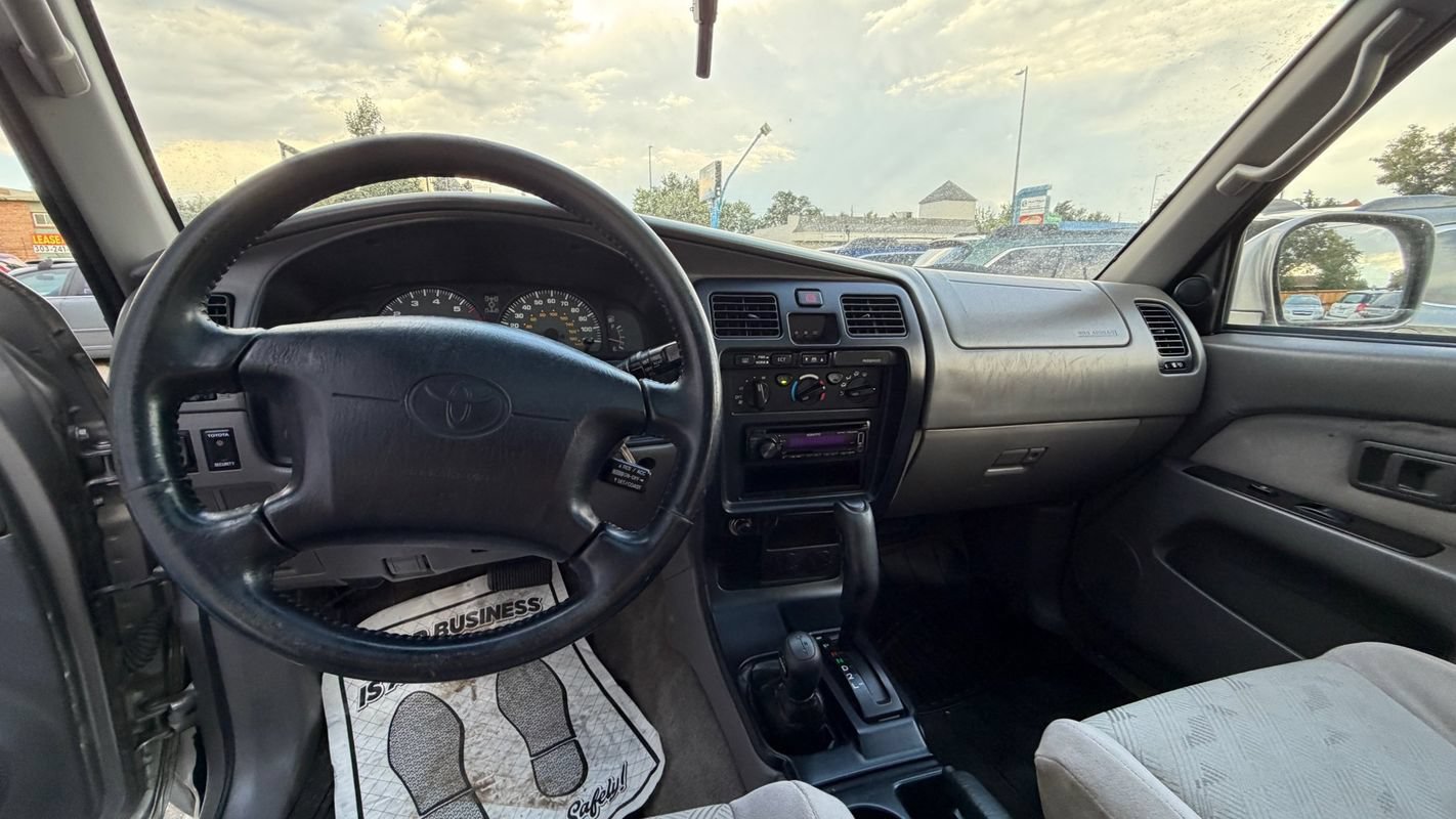 Used 2001 Toyota 4Runner SR5 AWD/4WD image 7