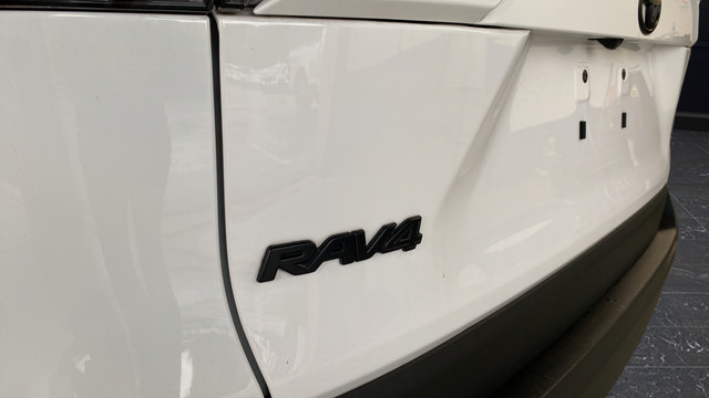 Used 2023 Toyota RAV4 LE AWD/4WD image 32