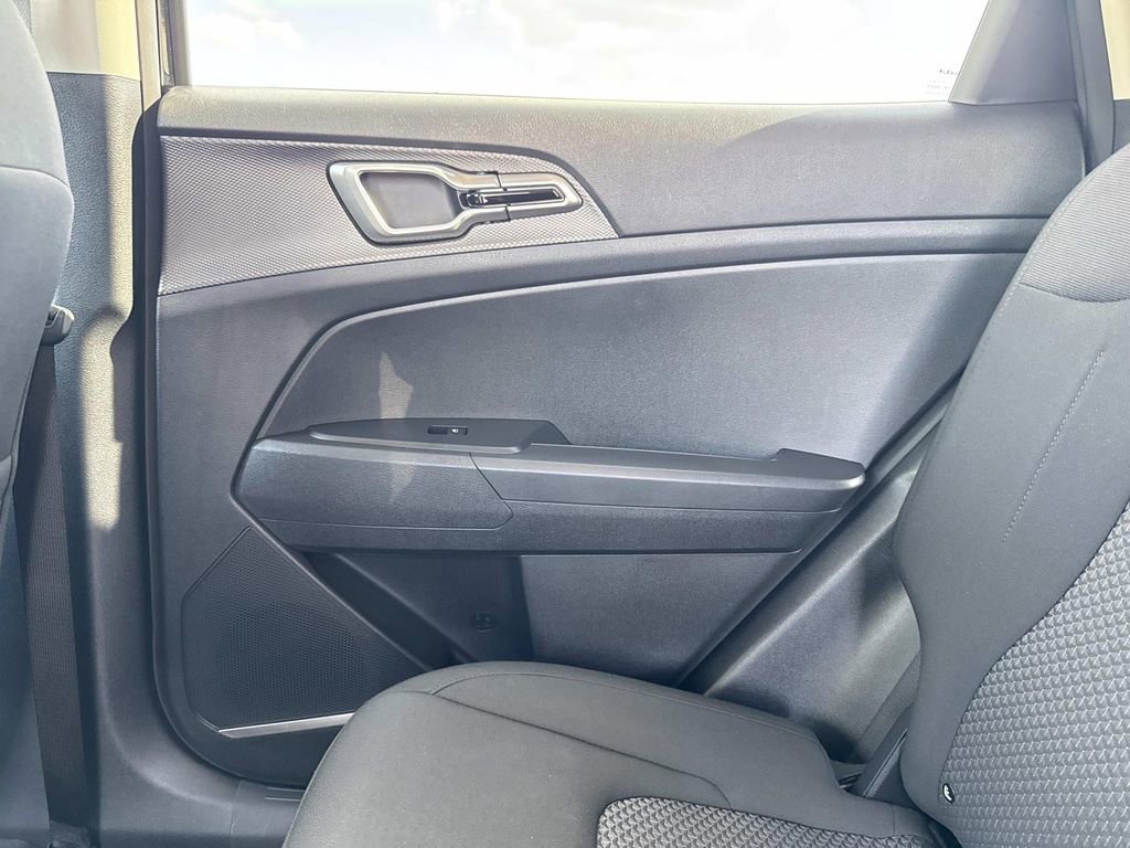 Used 2025 Kia Sportage LX image 15