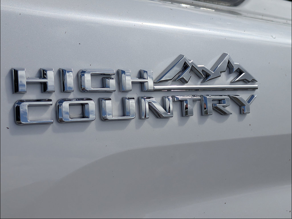 Used 2025 Chevrolet Silverado 3500 High Country w/ Technology Package AWD/4WD image 12