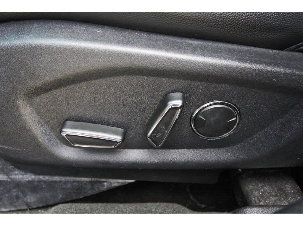 Used 2016 Ford Explorer XLT w/ Equipment Group 202A FWD image 23