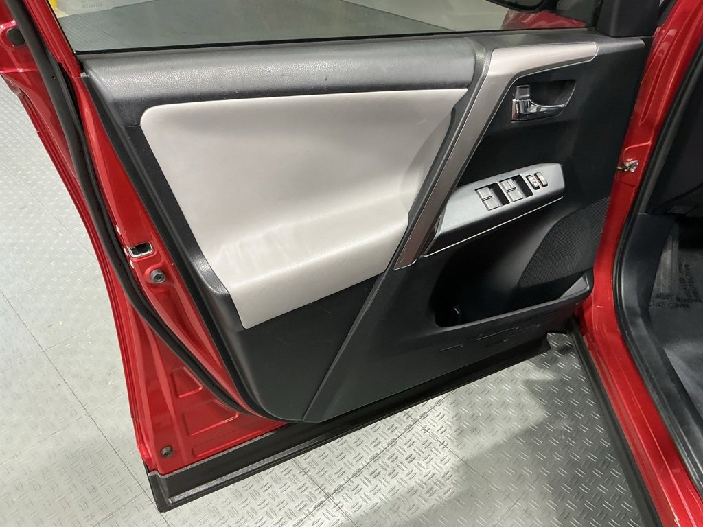 Used 2017 Toyota RAV4 XLE image 18