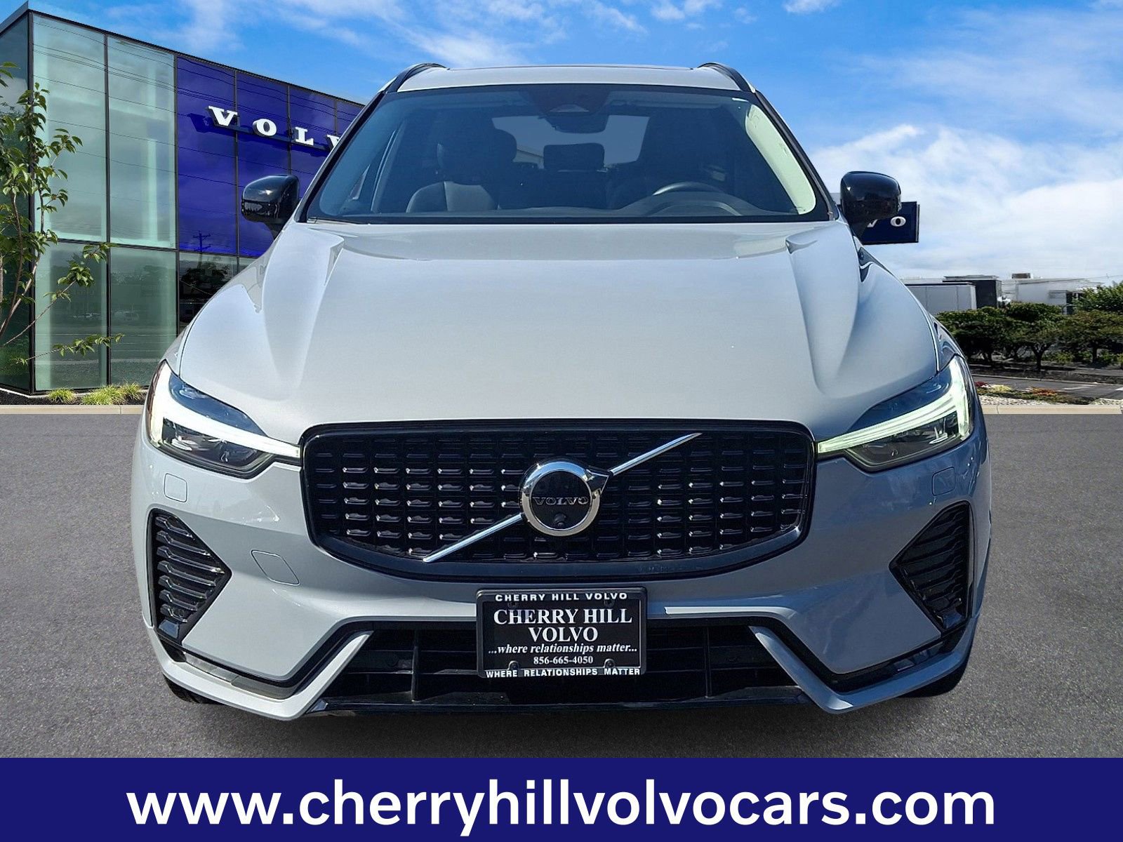 Certified 2025 Volvo XC60 B5 Plus image 2