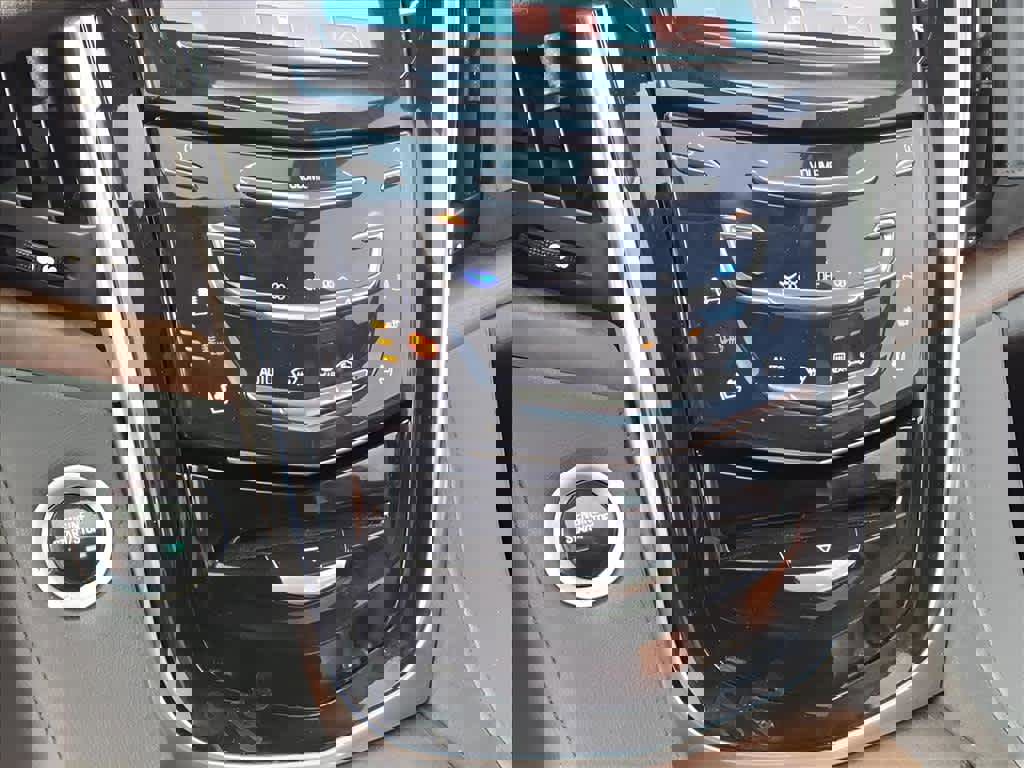 Used 2019 Cadillac Escalade Premium Luxury image 20