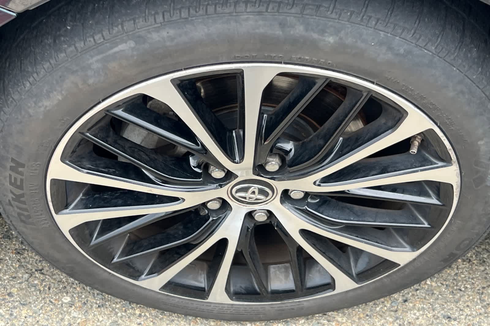 Certified 2018 Toyota Camry SE w/ Moonroof Package image 10
