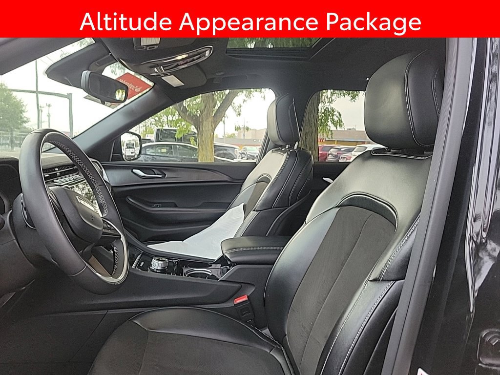 Used 2023 Jeep Grand Cherokee Altitude AWD/4WD image 6