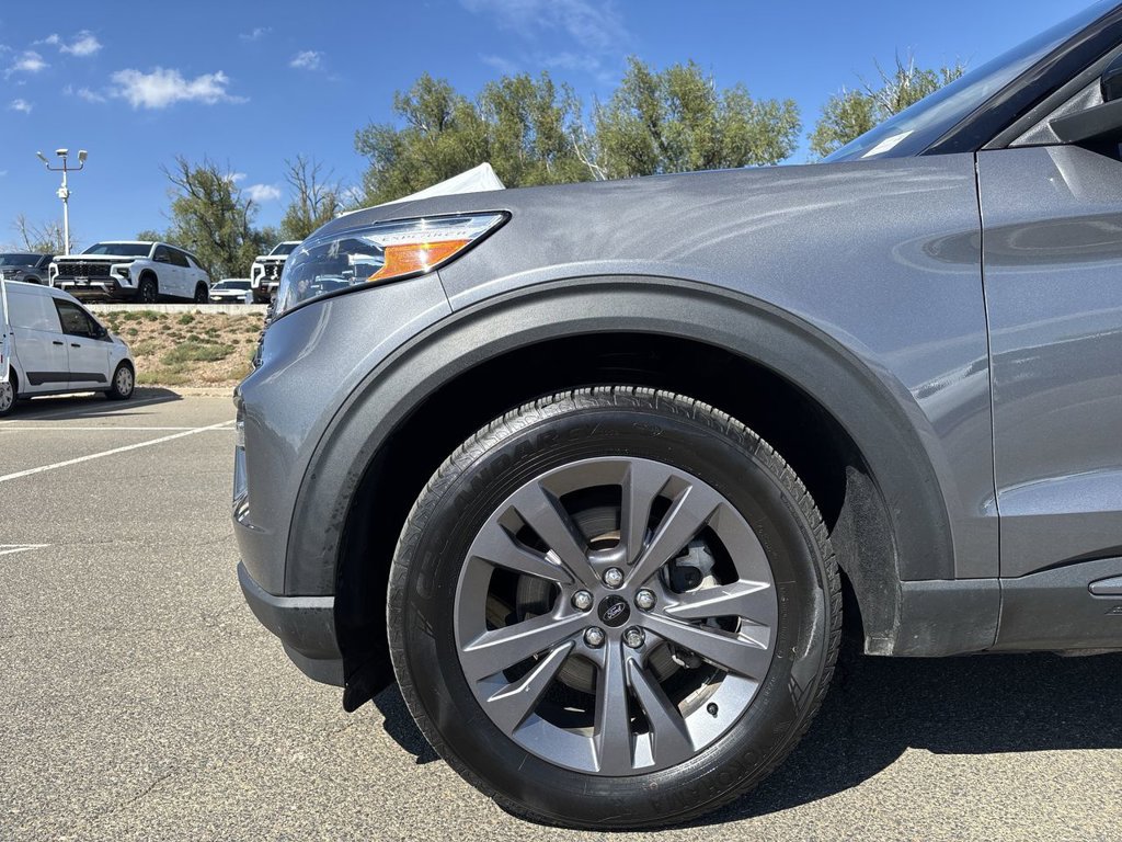 Used 2022 Ford Explorer XLT w/ XLT Sport Appearance Package AWD/4WD image 38