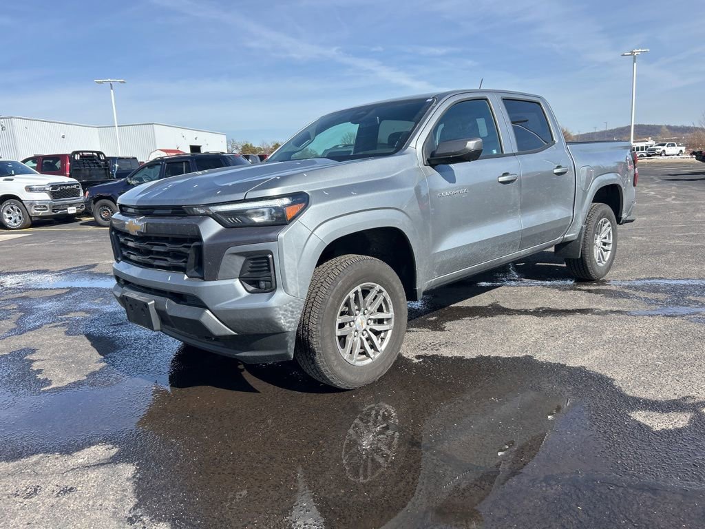 Used 2025 Chevrolet Colorado LT w/ LT Convenience Package image 4