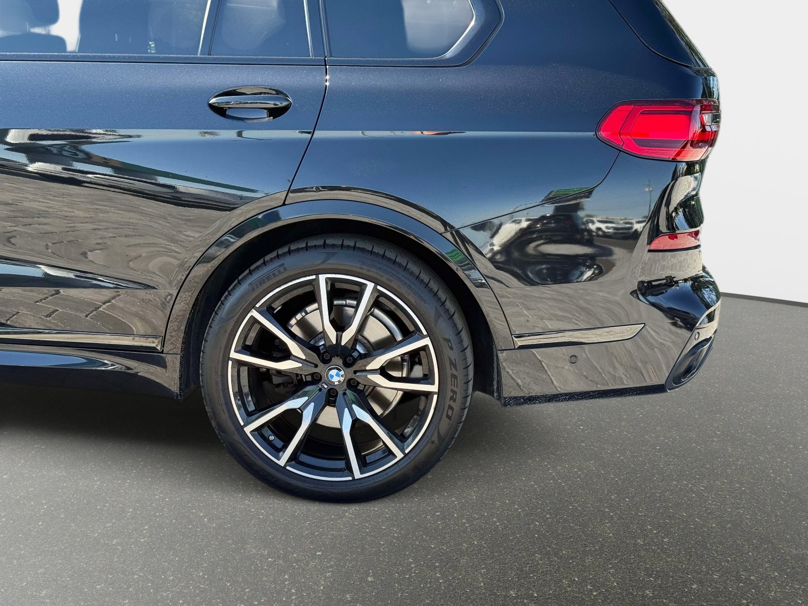 Used 2021 BMW X7 xDrive40i w/ M Sport Package image 12