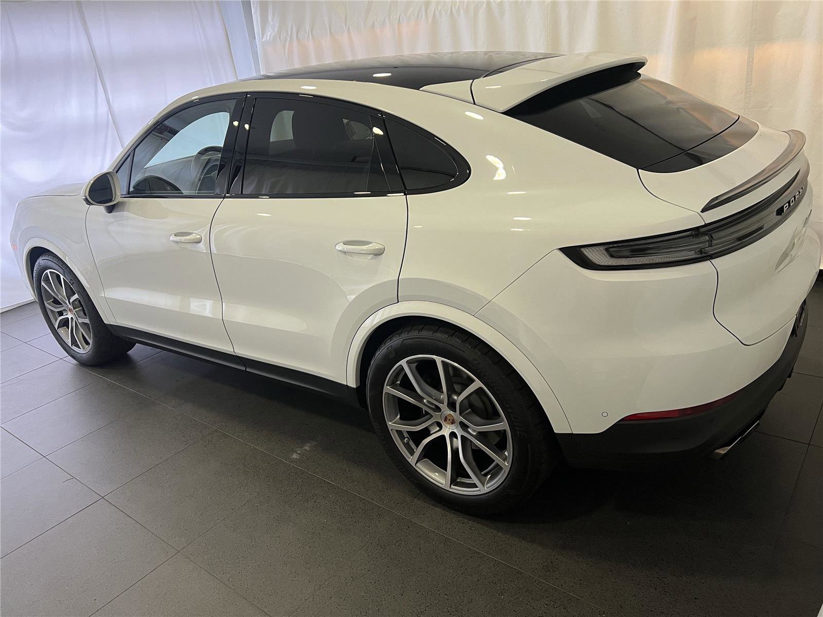 Certified 2025 Porsche Cayenne Coupe image 3