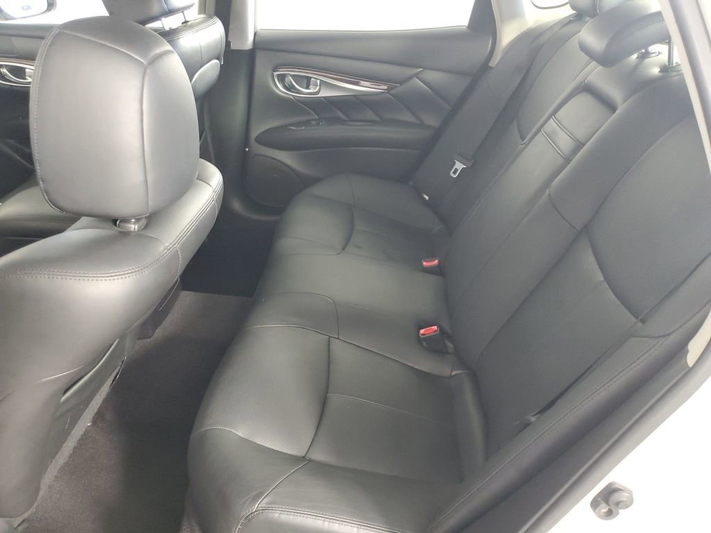 Used 2019 INFINITI Q70 Luxe w/ Proactive Package image 12