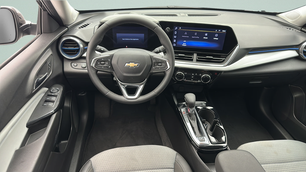 Used 2025 Chevrolet Trax LT w/ LT Convenience Package FWD image 11
