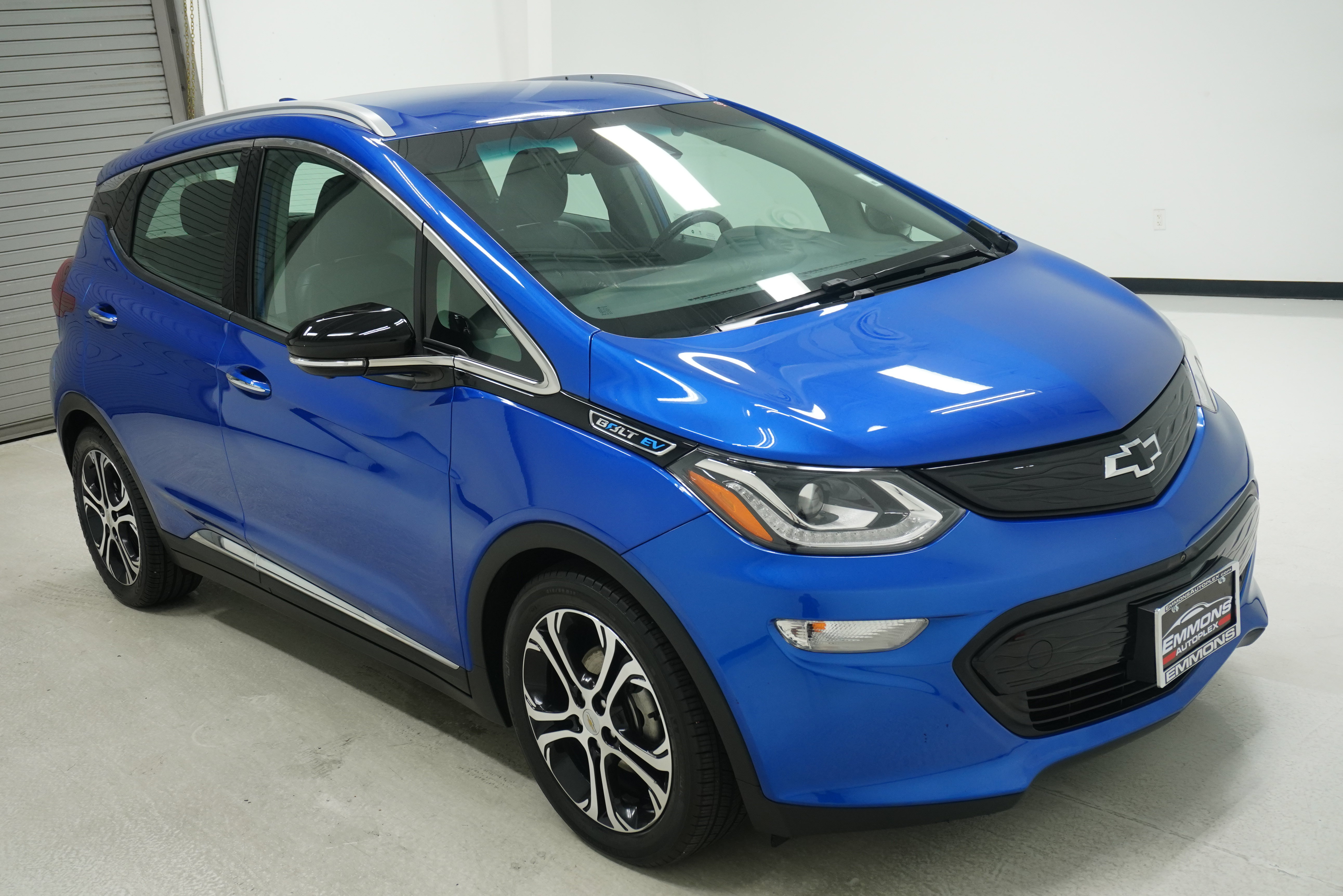 Used 2020 Chevrolet Bolt Premier w/ Infotainment Package FWD image 3