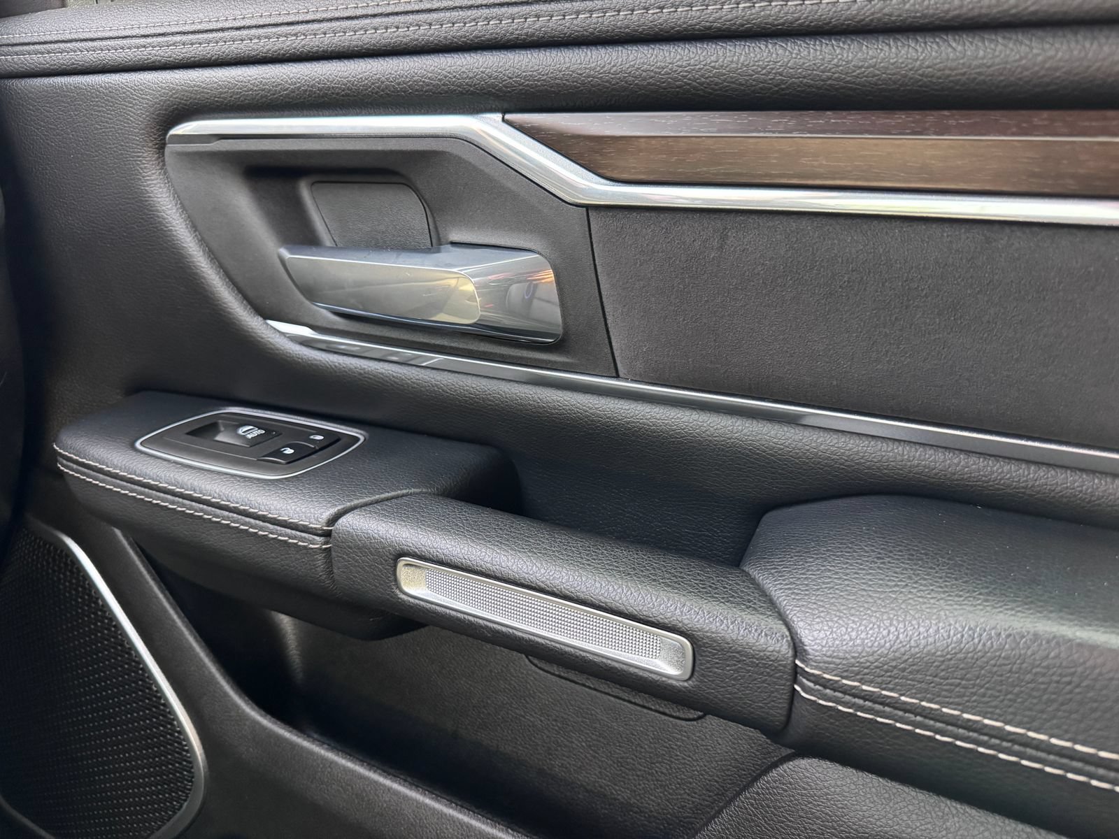 Used 2022 RAM 1500 Laramie AWD/4WD image 24