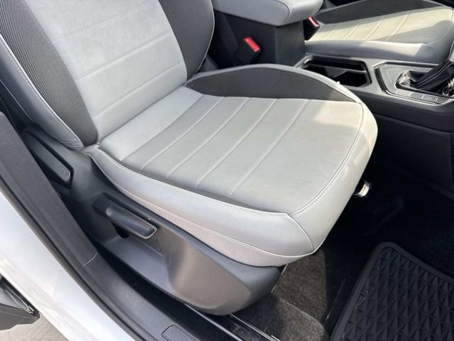 Used 2023 Volkswagen Taos SE FWD image 14