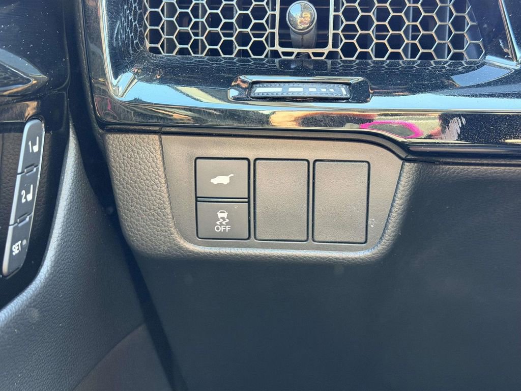 Used 2025 Honda CR-V EX-L image 12