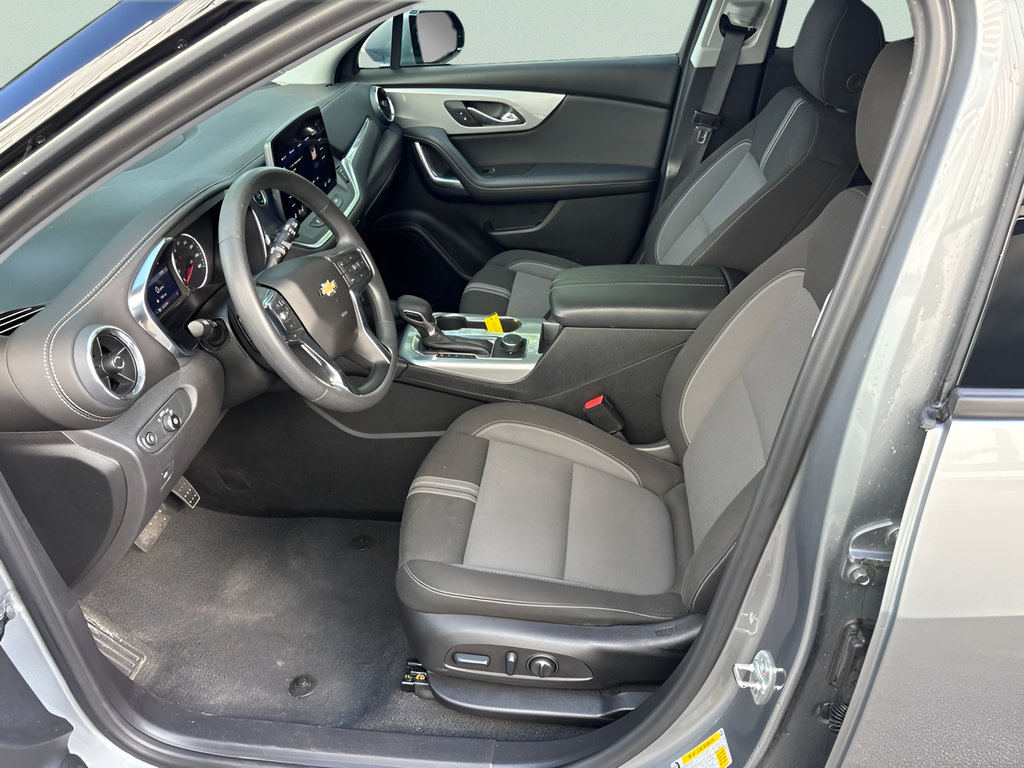 Used 2025 Chevrolet Blazer LT FWD image 9