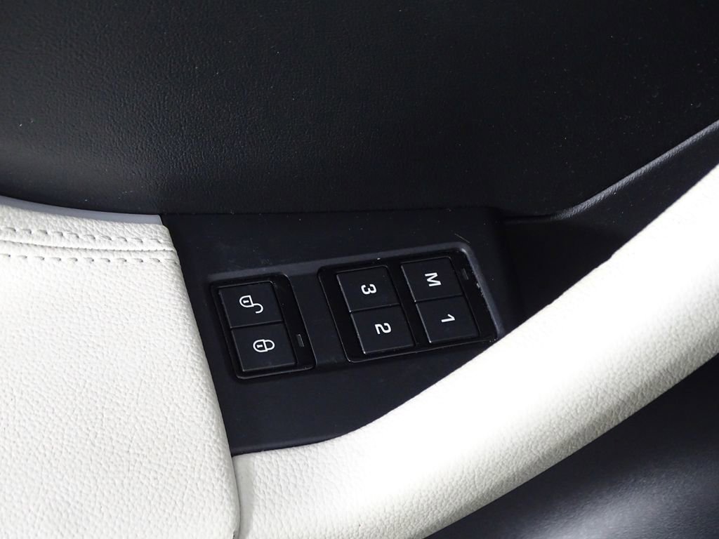 Used 2019 Jaguar F-PACE R-Sport image 19