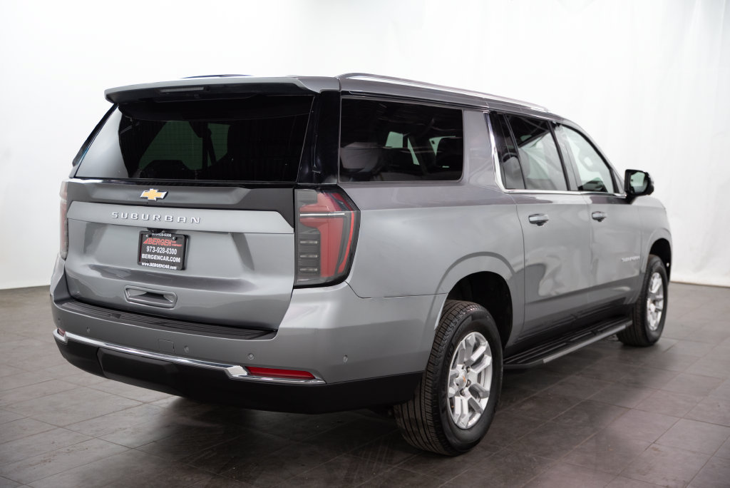 Used 2026 Chevrolet Suburban LT AWD/4WD image 16