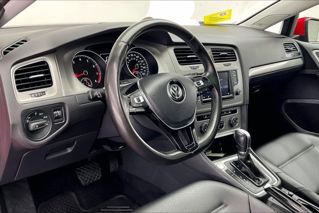 Used 2017 Volkswagen Golf SE image 14