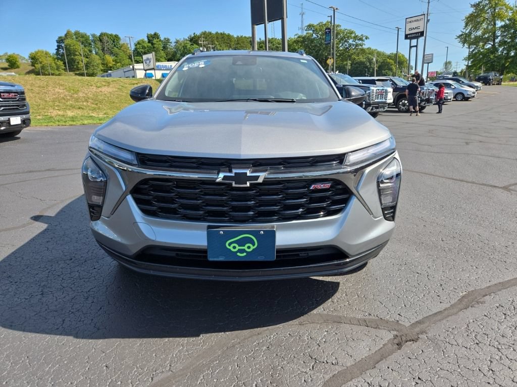 Used 2025 Chevrolet Trax RS w/ Sunroof Package FWD image 8