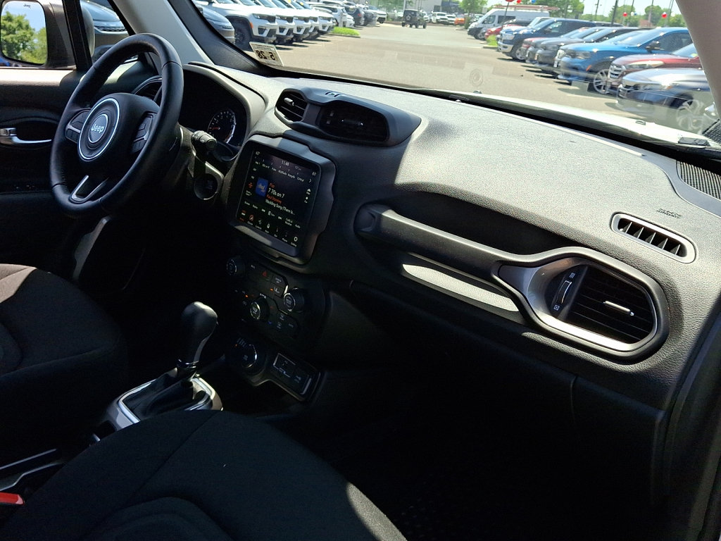 Certified 2022 Jeep Renegade Latitude w/ Convenience Group AWD/4WD image 11