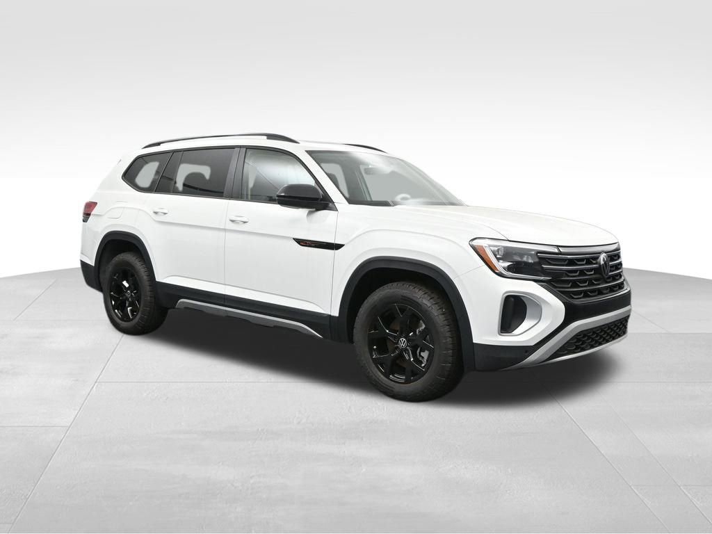 New 2025 Volkswagen Atlas Peak Edition SE image 5