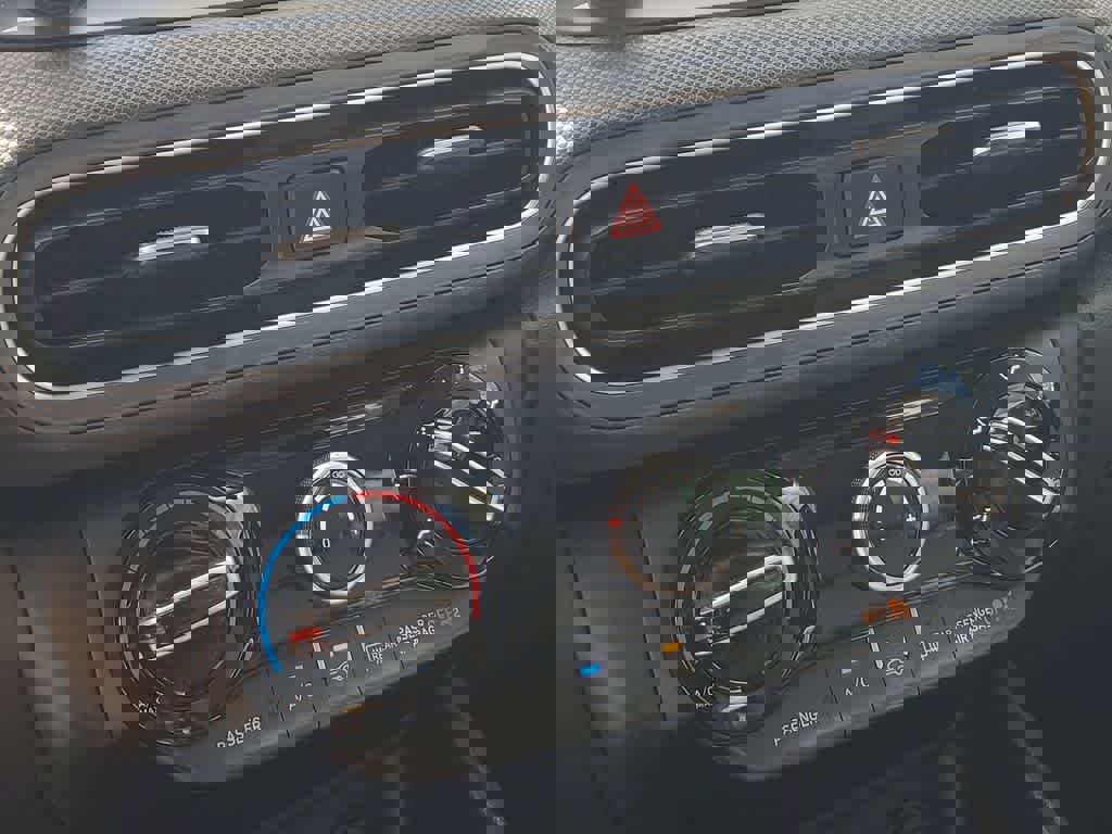 Used 2022 Hyundai Kona SE image 28