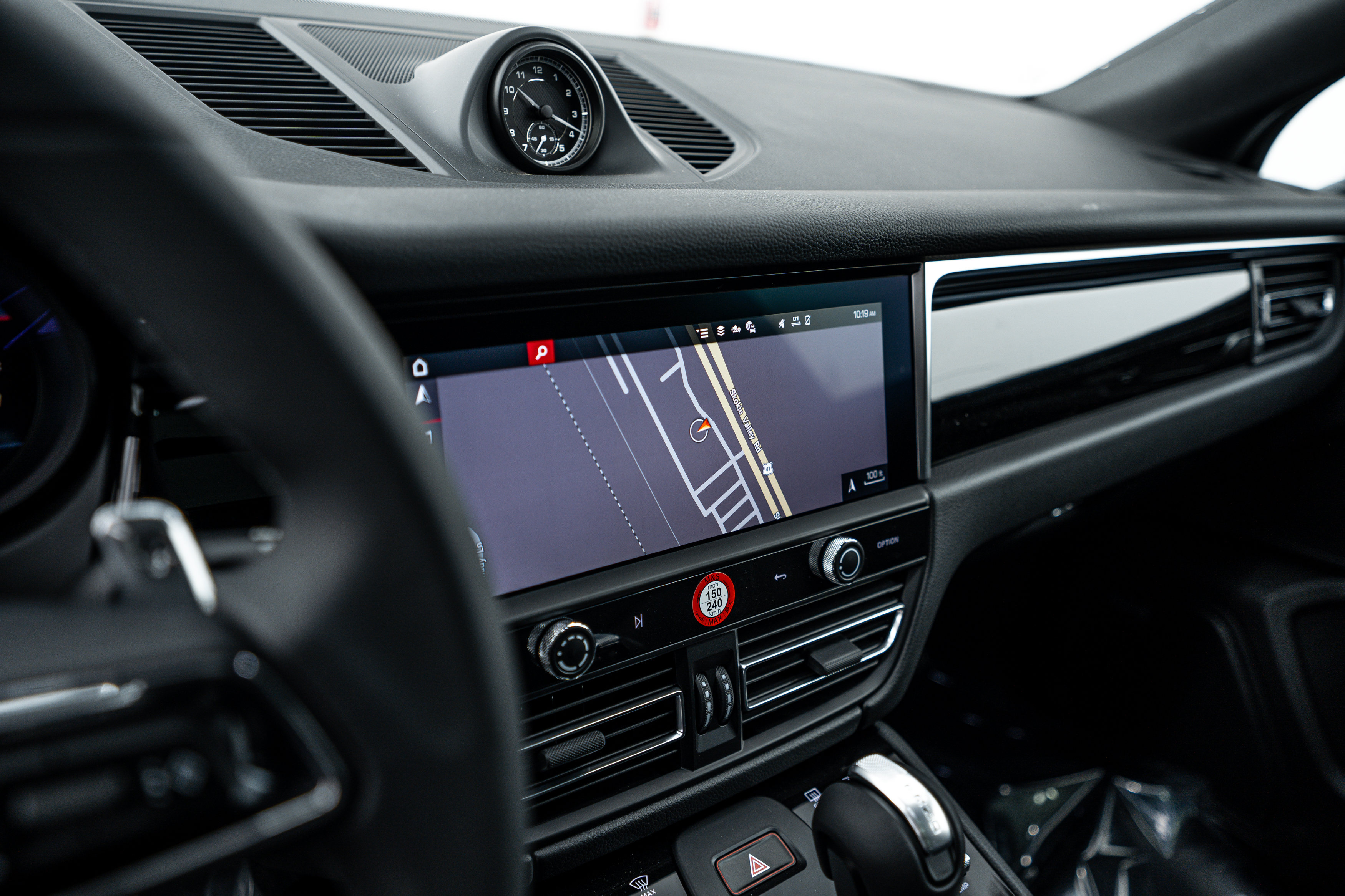Certified 2026 Porsche Macan AWD/4WD image 16