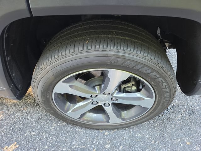 Used 2023 Jeep Grand Cherokee 4WD 4xe image 36
