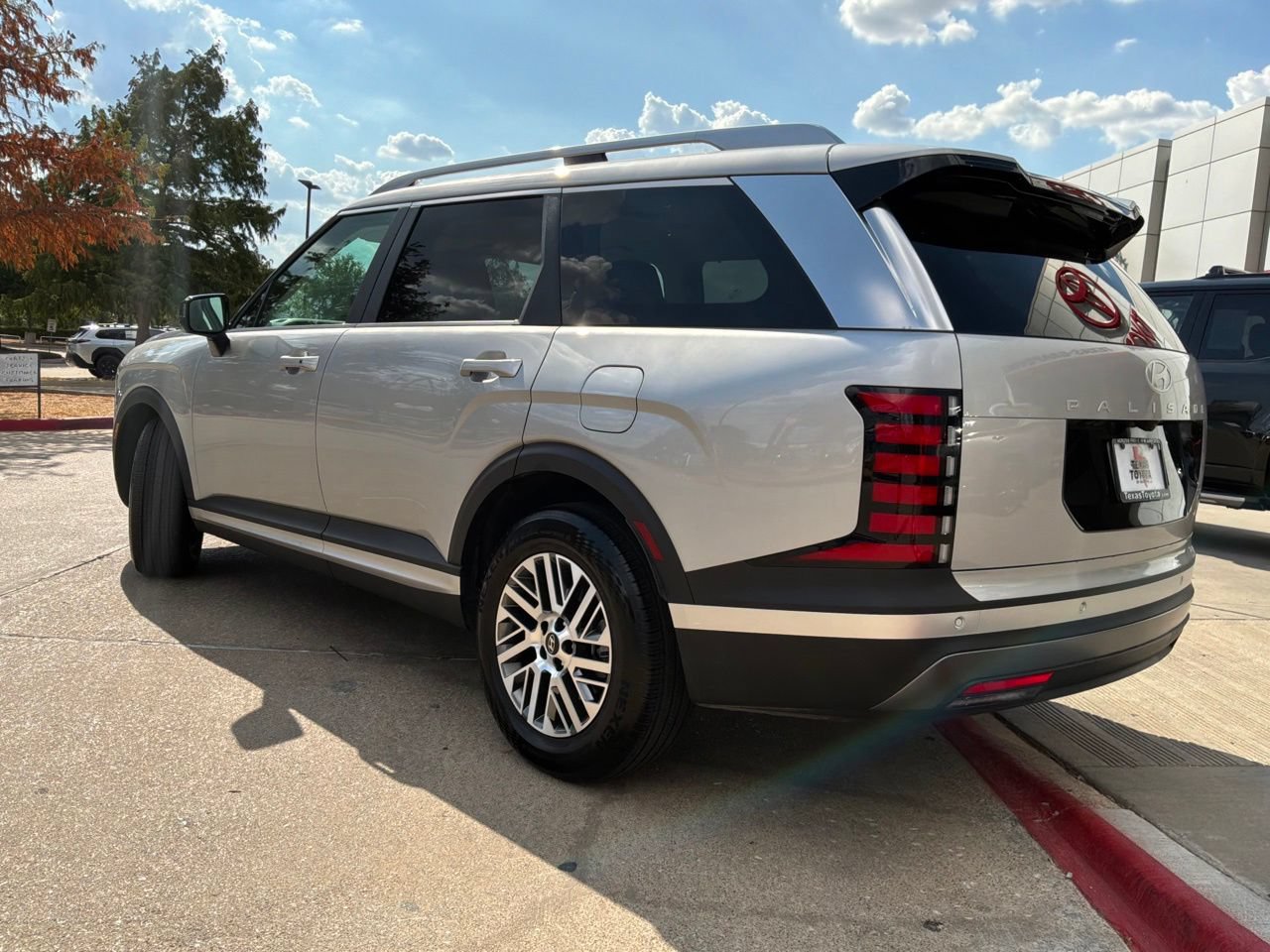 Used 2026 Hyundai Palisade SEL FWD image 8