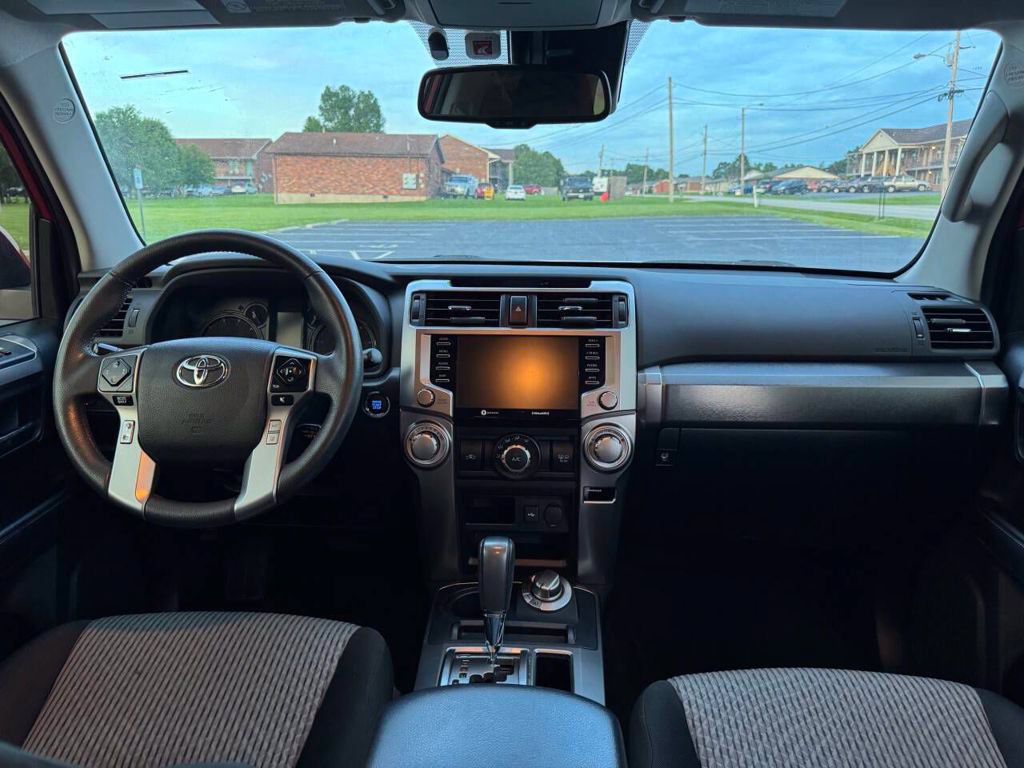Used 2022 Toyota 4Runner SR5 AWD/4WD image 4