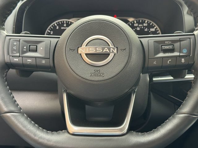 Used 2024 Nissan Pathfinder SL AWD/4WD image 13