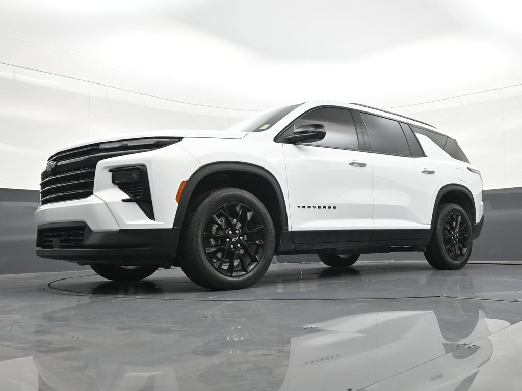 Used 2025 Chevrolet Traverse LT w/ Midnight/Sport Edition FWD image 24