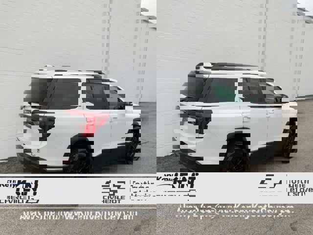 Certified 2023 GMC Acadia SLE w/ Driver Convenience Package image 4